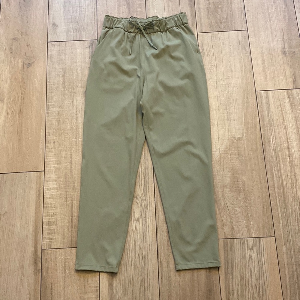 Lululemon Joggers- Size 6 (woman’s)